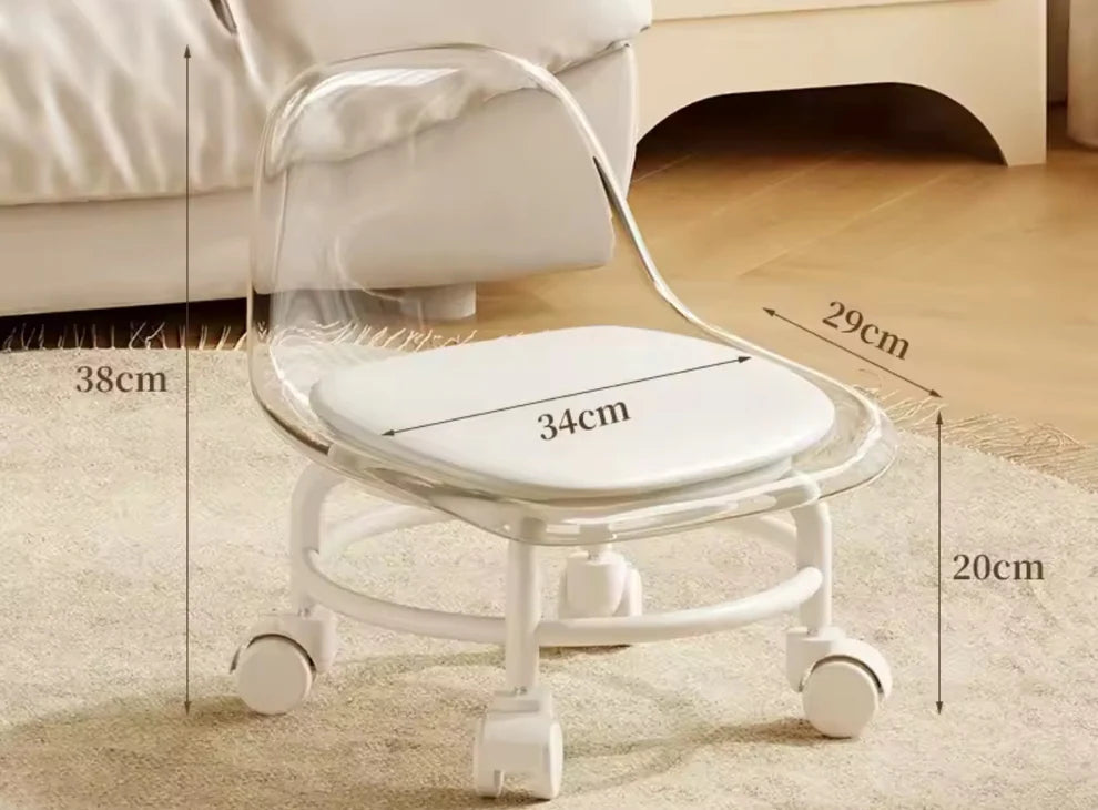 Petit tabouret à roulettes